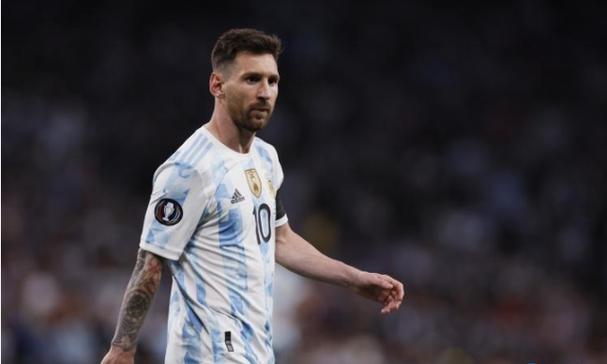 面相都变了，看到蒋欣和曾黎合影，才明白：美人曾黎糊得有原因